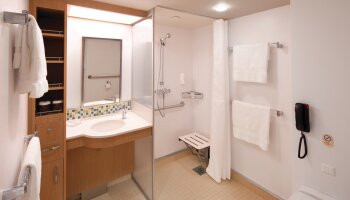 1688994818.808_c483_Royal Caribbean International Vision of the Seas accomm  grand bathrooms.jpg